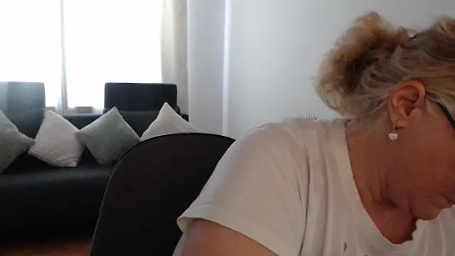 NoraMelow's Live XXX Chat
