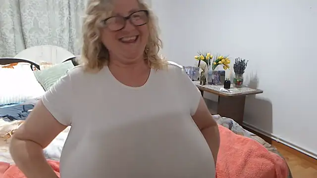 Chat +18 de NoraMelow ao vivo