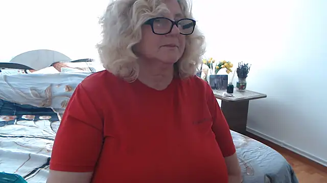 NoraMelow Show in webcam