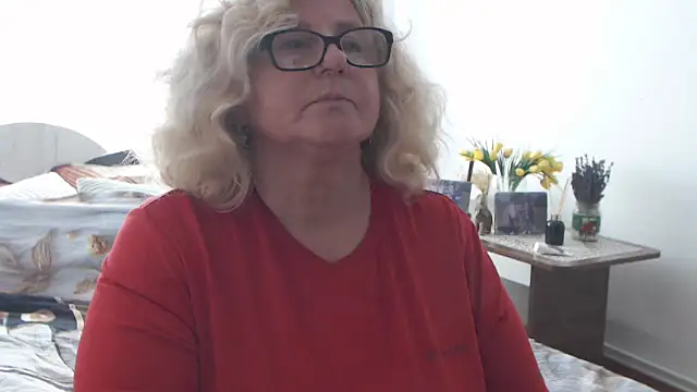 NoraMelow Show in webcam