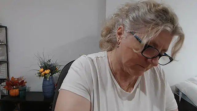 NoraMelow's Live XXX Chat