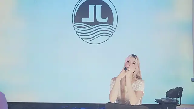 Sw-001 Webcam Show