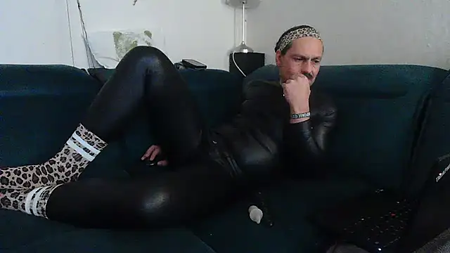 הופעת וובקאם של Stringer99Hot
