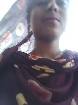 Simran_143 Show in webcam