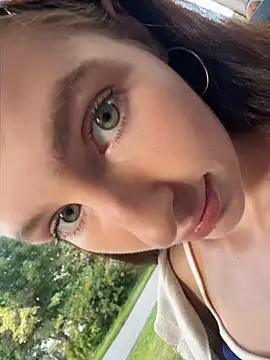 -missbehaving- Show in webcam