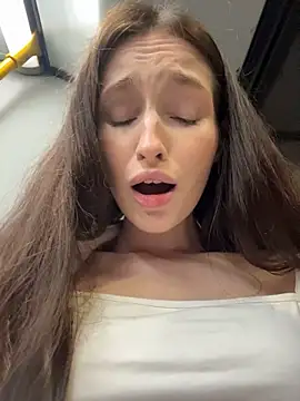 -missbehaving- Webcam-Show
