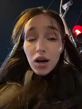 -missbehaving-'s Live XXX Chat