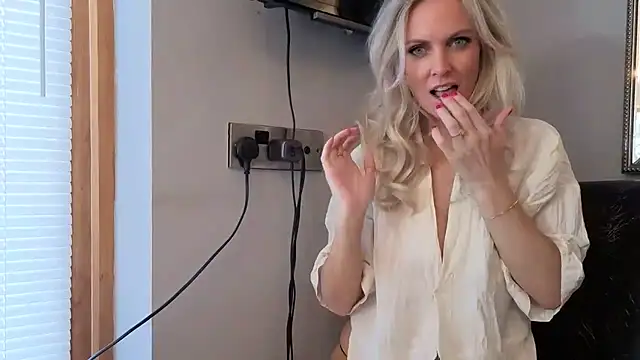 Bonnie_Ryder's Webcam Show