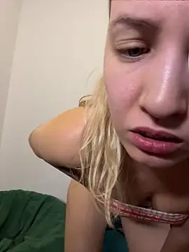 Show modela GirlBlondie na web-kameri
