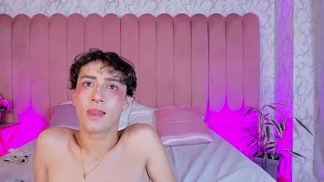 Show modela Leo_Williamss na web-kameri