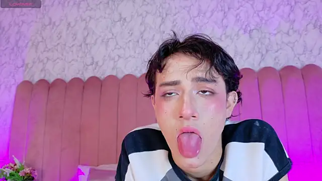 הופעת וובקאם של Leo_Williamss