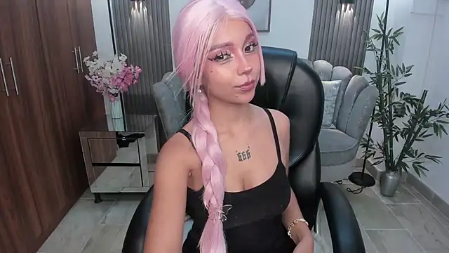 Honeyy_Taylor Adlı Modelin Canlı XXX Sohbeti
