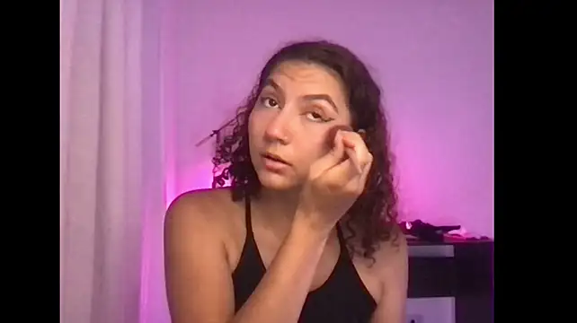 Mia_belmont Show in webcam