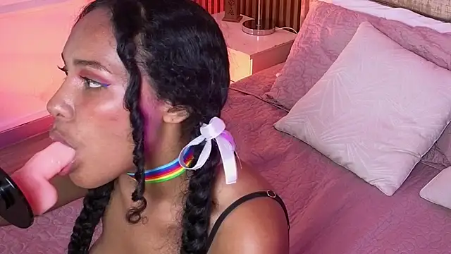 Show modela MiaBlackrose na web-kameri