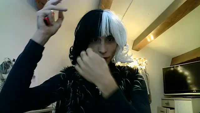 CruellaDivine Webcamshow