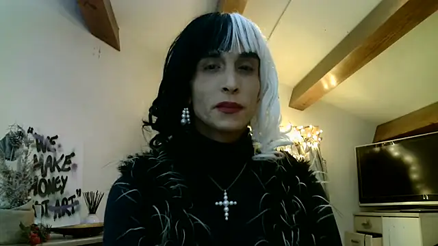 CruellaDivine Шоу с уебкамера