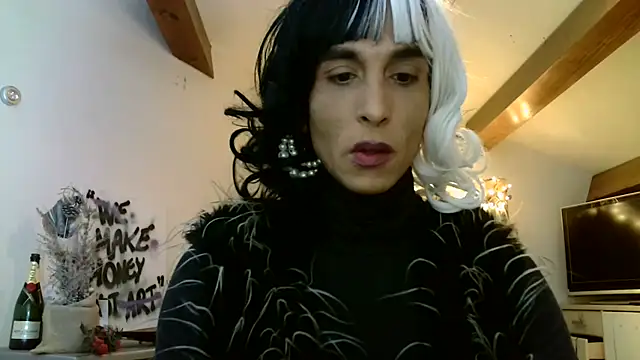 CruellaDivine's Webcam Show