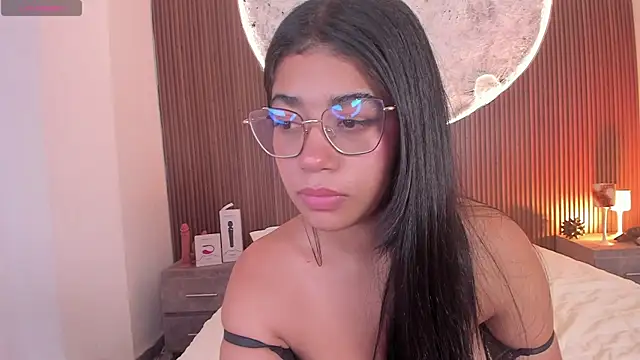 Jazminn_01's Webcam Show