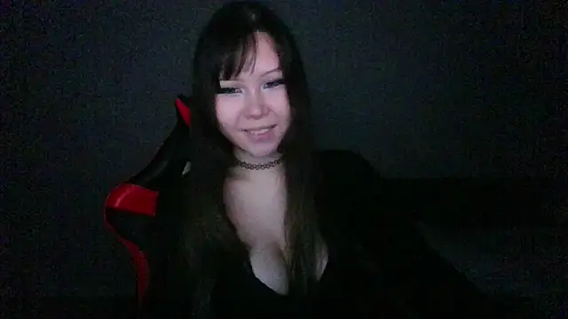 Show modela MiaSavageQueen na web-kameri