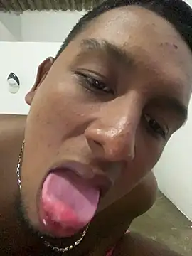 הופעת וובקאם של negrito21cmver