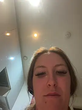 XXX chat uživo modela Coleyy_xx