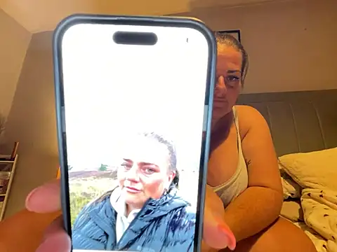 Chat XXX en directo de Bustygem_