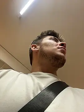 הופעת וובקאם של Mao_Rivers