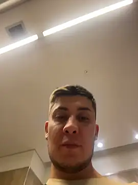 Mao_Rivers: διαδικτυακό σόου στην κάμερα