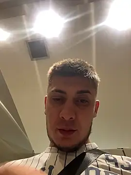 הופעת וובקאם של Mao_Rivers