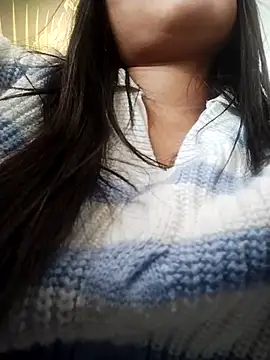Emily-7 Adlı Modelin Canlı XXX Sohbeti