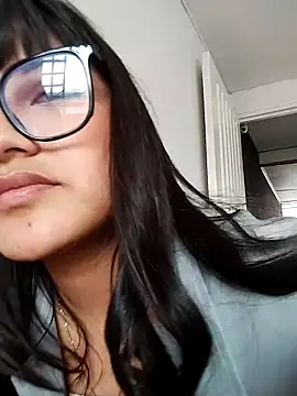 Emily-7's Live XXX Chat