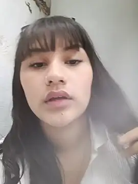 Emily-7 Chat XXX live