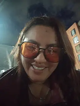 XXX chat uživo modela samm_curvy