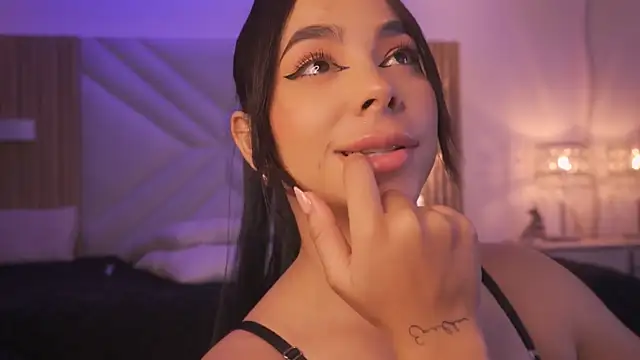 Chat XXX en directo de imLeanna_