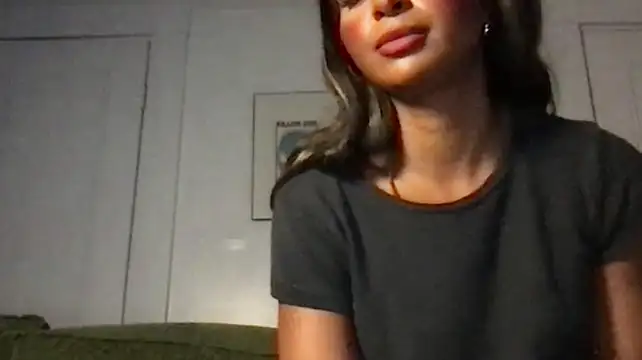 TheOnlyIris' Webcam Show