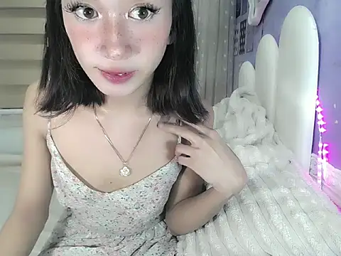 Emerald_cute webcam show