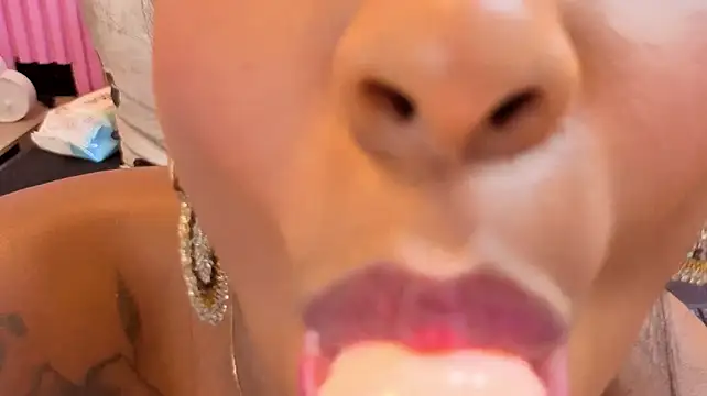 XXX chat uživo modela sofiagold92
