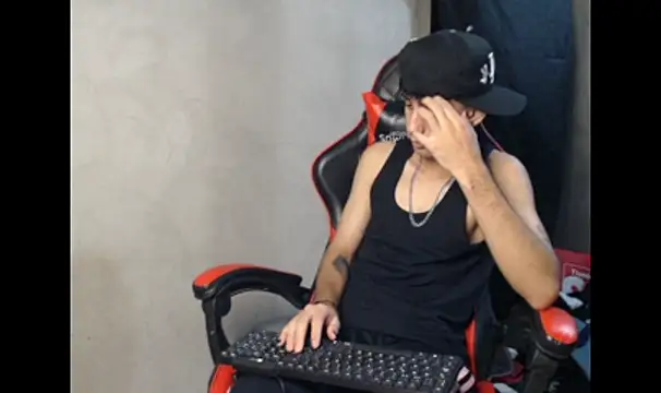 Pertunjukan Kamera Web Garu_hot19