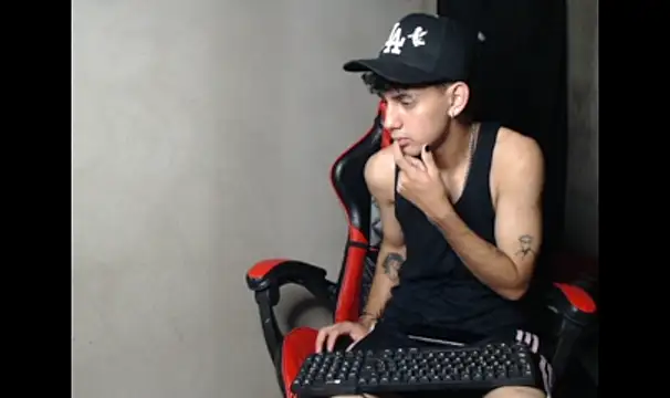 Pokazy przed kamerką – Garu_hot19