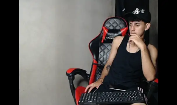 Pertunjukan Kamera Web Garu_hot19