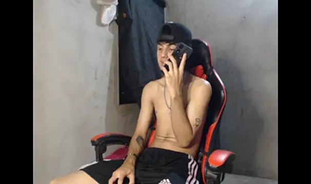 Garu_hot19 Show in webcam