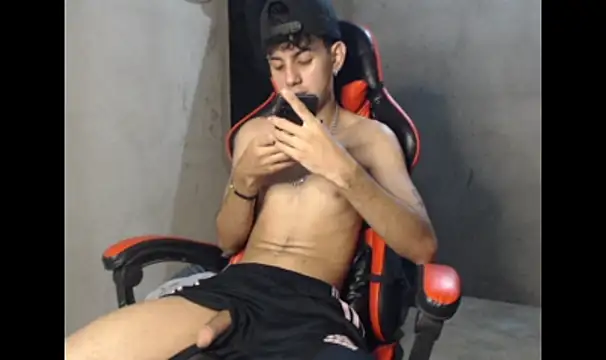 Garu_hot19's Webcam Show