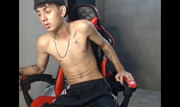 Show modela Garu_hot19 na web-kameri