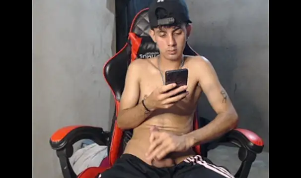 Garu_hot19 webcam show