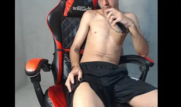 Show modela Garu_hot19 na web-kameri