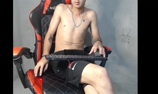 Pokazy przed kamerką – Garu_hot19