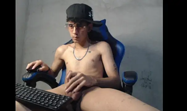 Pokazy przed kamerką – Garu_hot19