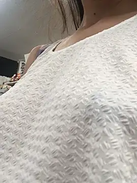 KIRA_kiki Show in webcam