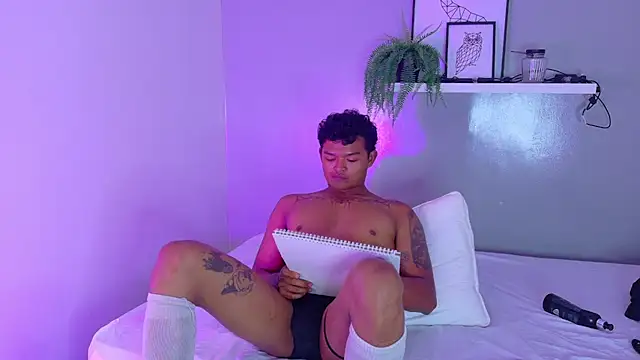 Show modela AndrewKenoxx__ na web-kameri