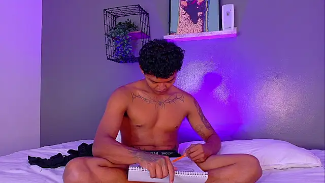 AndrewKenoxx__n Webbikameraesitys